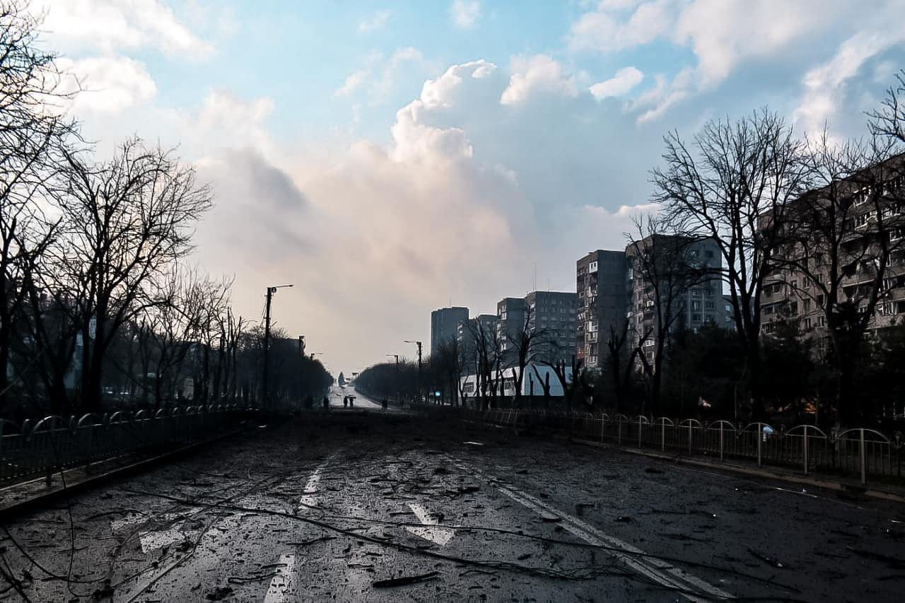 Ukraina odpowiedzialna za stan Mariupola? To film propagandowy