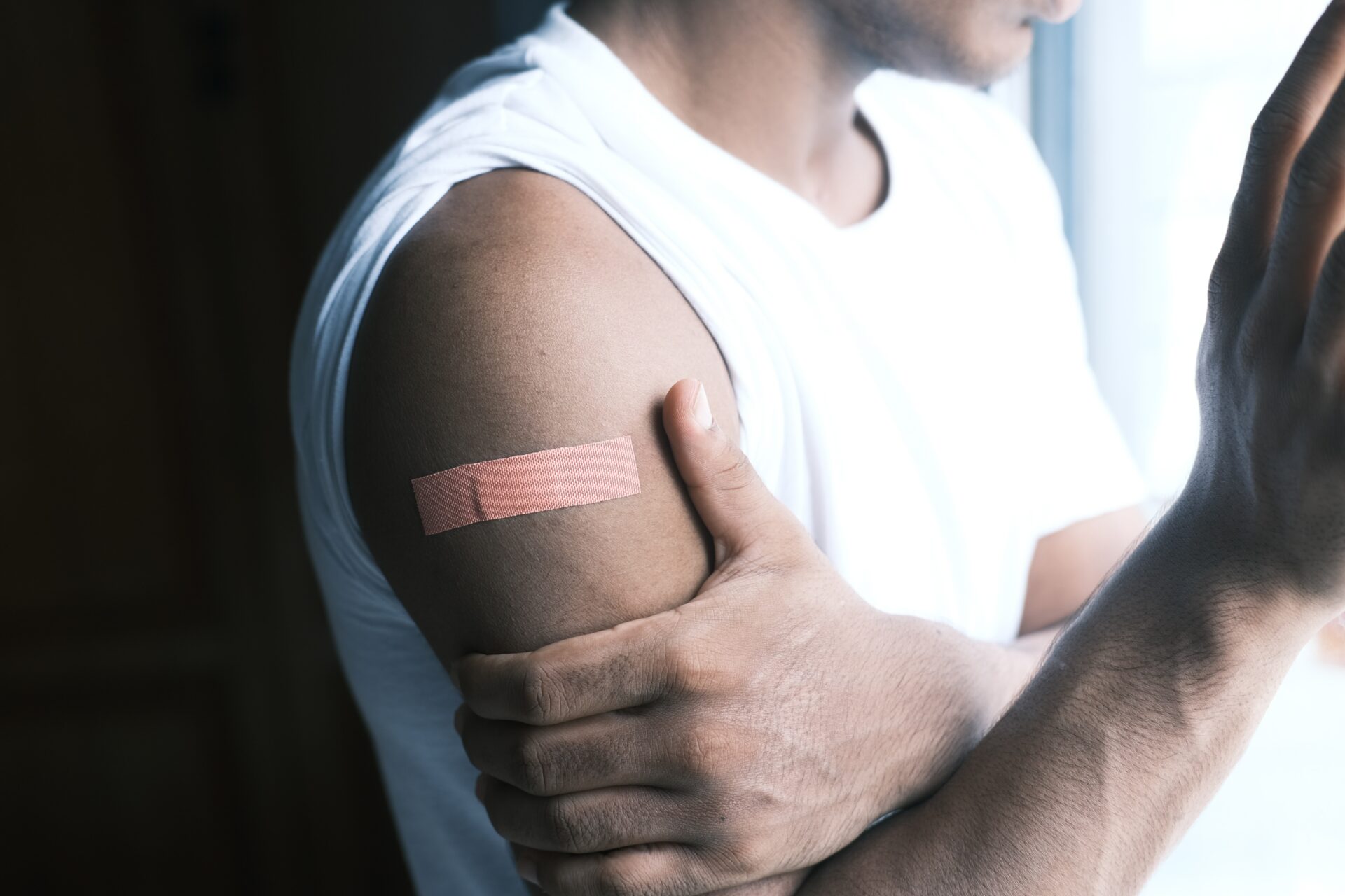 Zaszczepieni chorują na HIV i nie są ludźmi? Fałszywe informacje
