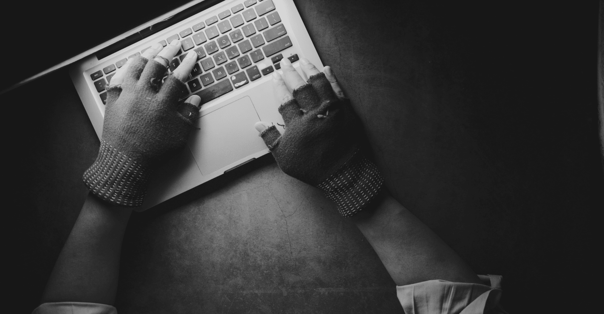 Obrazy dzieci stworzone przez AI – technologia w rękach pedofilów