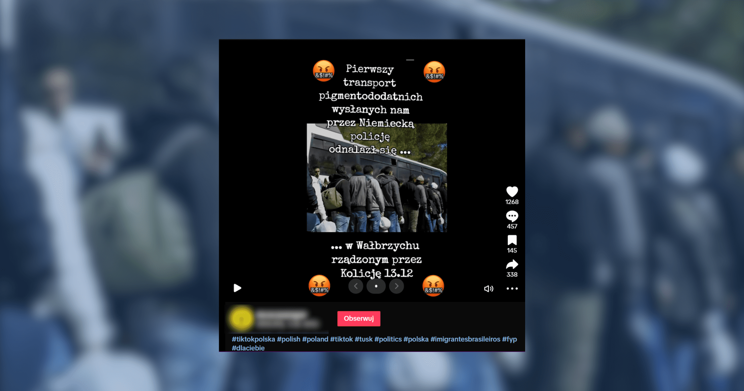 Screenshot filmiku z TikToka, który przedstawia zdjęcie osób czekających, żeby wejść do autobusu z podpisem: „Pierwszy transport pigmentododatnich wysyłanych nam przez Niemiecką policję odnalazł się … … w Wałbrzychu rządzonym przez Koalicję 13.12.“.