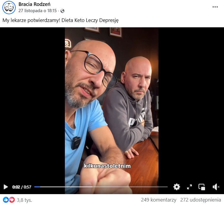 Zrzut ekranu z platformy Facebook, gdzie pojawiają się Bracia Rodzeń. Jeden z nich jest ubrany z niebieską koszulkę, a drugi w sportową bluzę. 