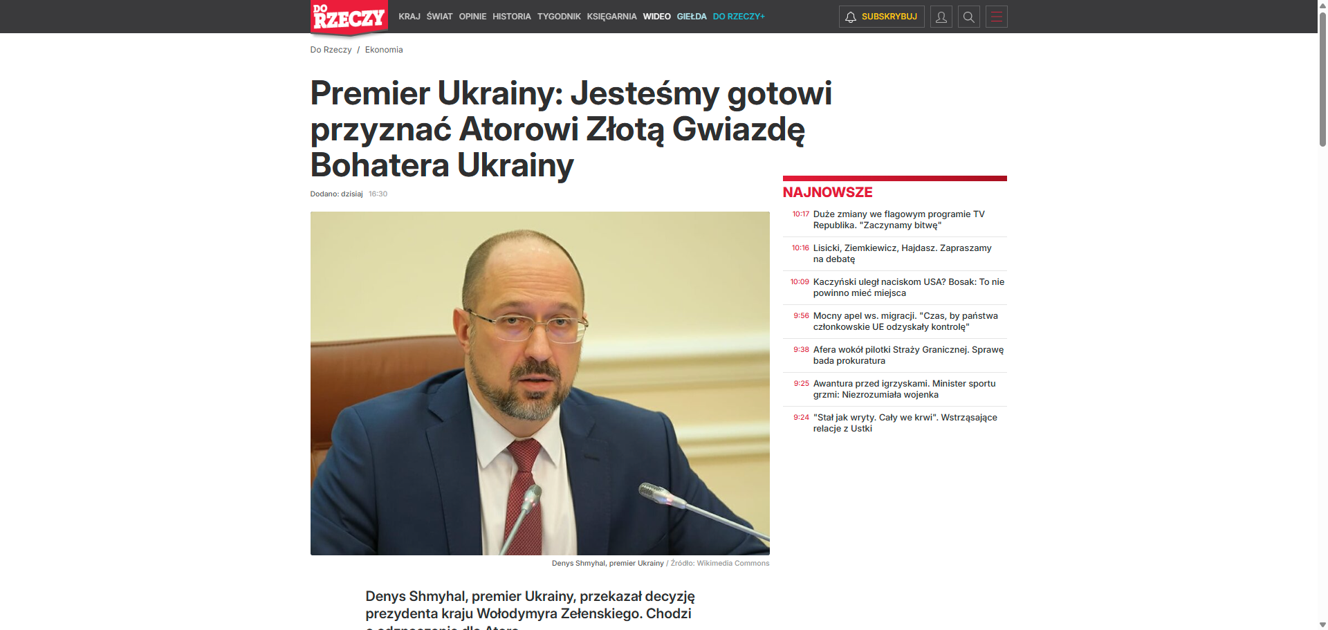 Przerobiony nagłówek Do Rzeczy głoszący o przyznaniu Atorowi Złotej Gwaizdy Bohatera Ukrainy