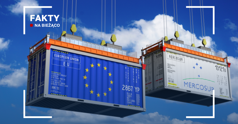 Spuszczane dwa kontenery. Jeden z logiem UE, drugi z logiem Mercosur. W tle niebo i chmury. W lewym górnym rogu napis Fakty na bieżąco.
