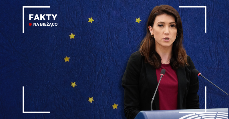 Ewa Zajączkowska na tle flagi Unii Europejskiej. W lewym górnym rogu napis „Fakty na bieząco”