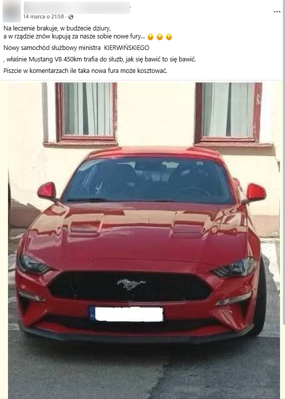 Wpis na Facebooku z informacją o nowym samochodzie ministra Kierwińskiego. W kadrze widać czerwonego forda mustanga stojącego na tle białej ściany z dwoma oknami 