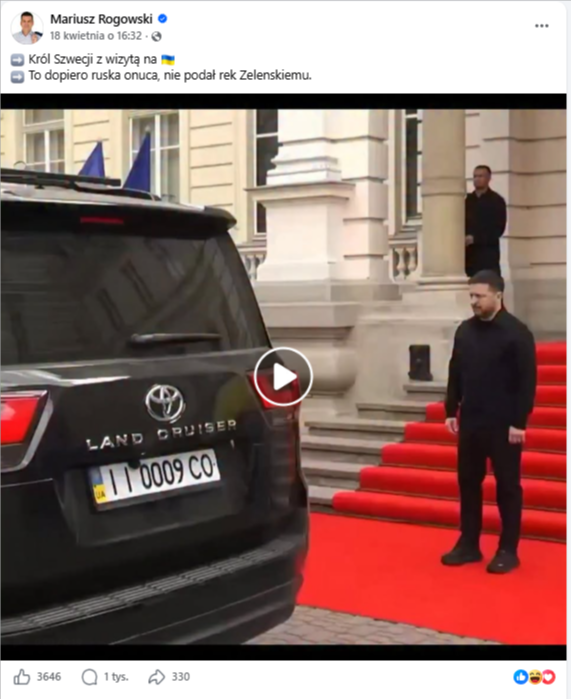 Wpis na Facebooku. W kadrze widać czarny samochód po lewej stronie. Po prawej jest duży marmurowy budynek ze schodami pokrytymi czerwonym dywanem. U dołu schodów na dywanie stoi ubrany cały na czarno Wołodymyr Zełenski