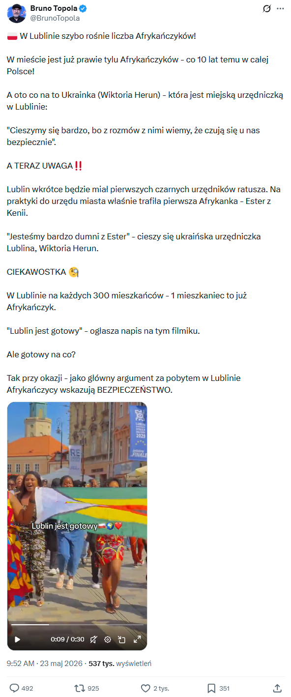 Zrzut ekranu z X, na górze treść wpisu i elementy interfejsu platformy. Na dole fragment nagrania z przemarszu czarnych osób z flagami i ilość reakcji.