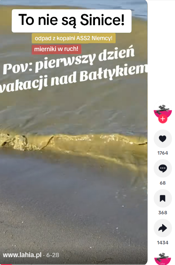 Zrzut ekranu przedstawiający nagranie opublikowane na TikToku. Na kadrze zatrzymanym na zrzucie ekranu widać wodę Morza Bałtyckiego, która ma nietypowe, zielonkawo-brunatne zabarwienie.