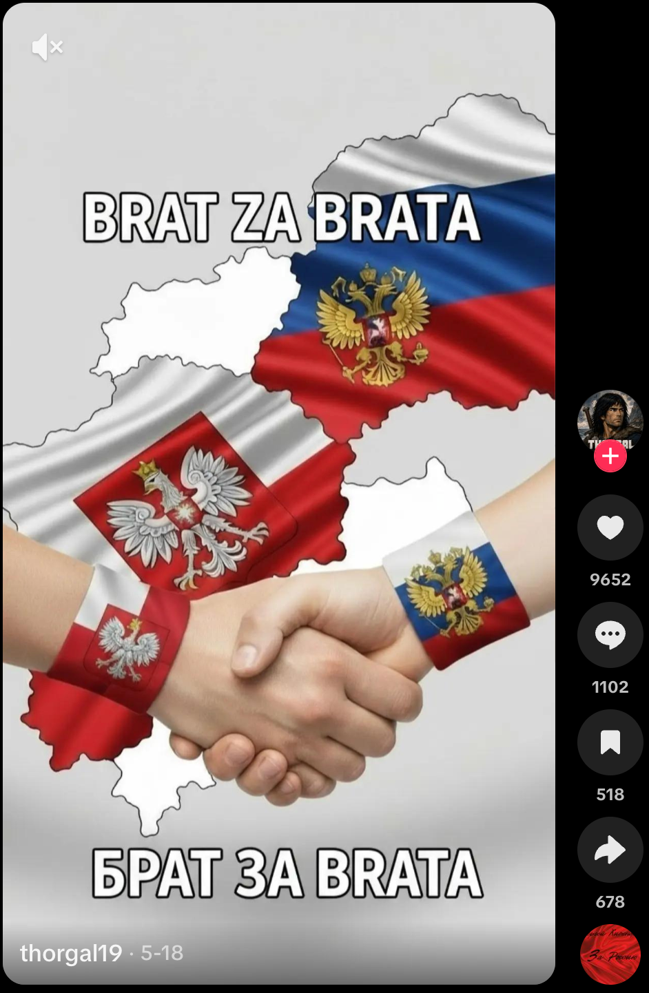 Zdjęcie z TikToka pokazujące dwie ściskające się dłonie. Na jednej z nich są biało-czerwone barwy i godło Polski, na drugiej kolory flagi Rosji i rosyjskie godło. W tle widać kontury państw i połączone ze sobą Polskę i Rosję. Na grafice znalazł się też napis “brat za brata” po polsku i po rosyjsku 